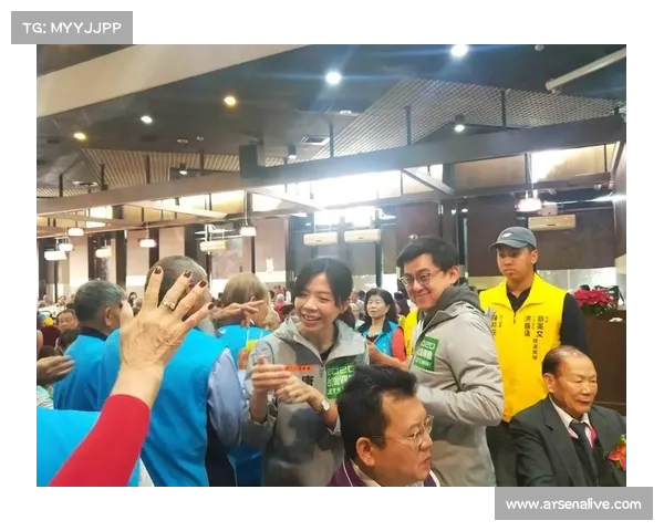 劳埃德拒谈皇马动态巧遇昔日猛龙主帅再添看点 劳埃德拒谈皇马动态巧遇昔日猛龙主帅再添看点